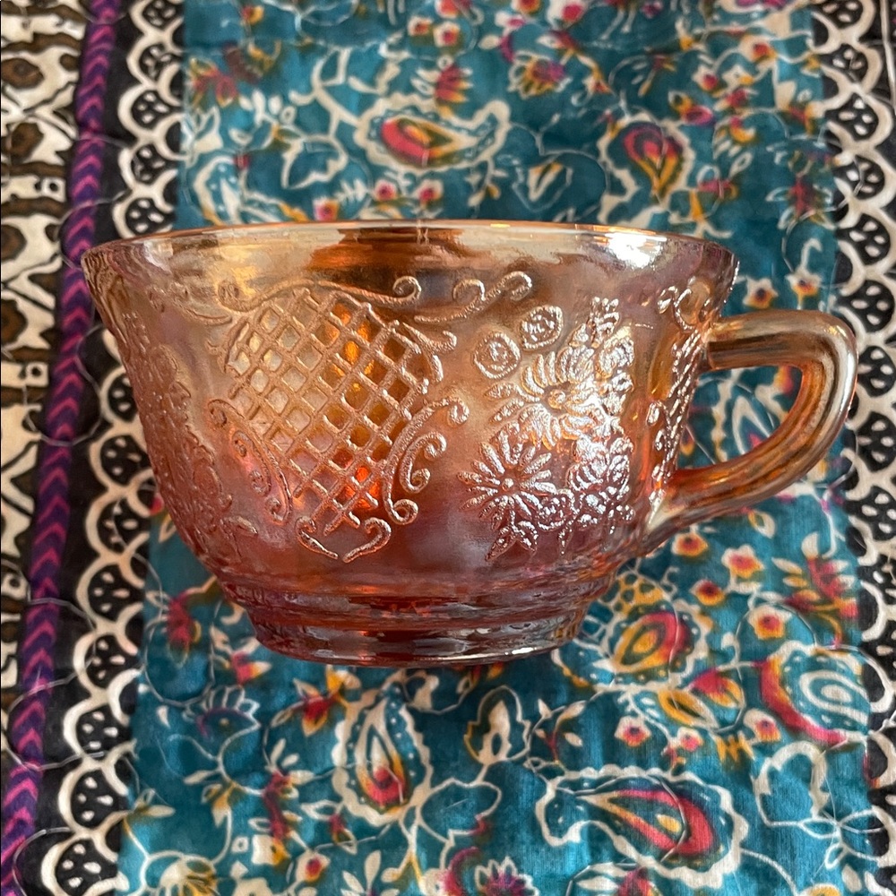 Elegant Amber Glass Tea Cups Set - Picture 3 of 4